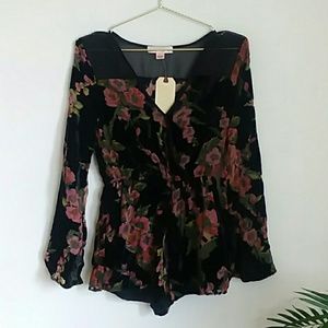 NWT Velvet floral romper band of gypsies small